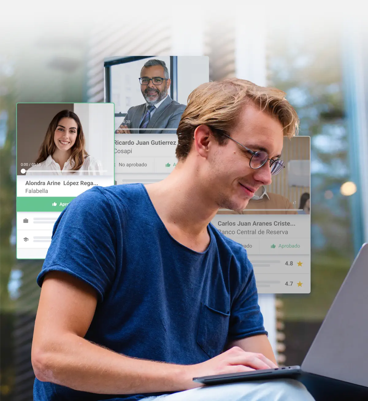 Empresario revisando las ventajas que tiene Krowdy